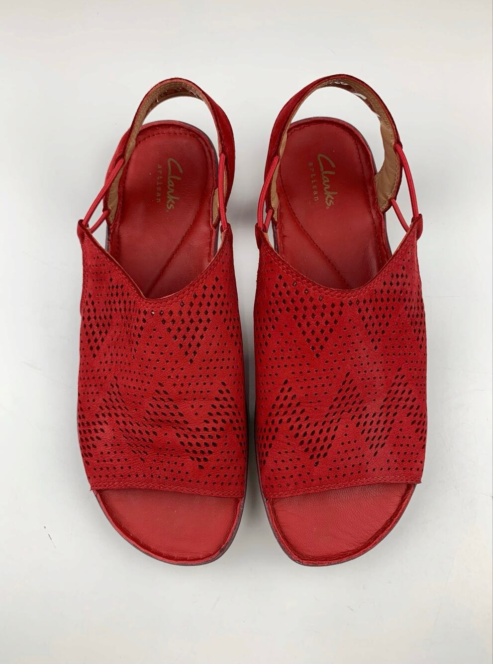 Clarks Artisan Sarla Cadence Sandals Red Perforated Leather Shoes Women's 8